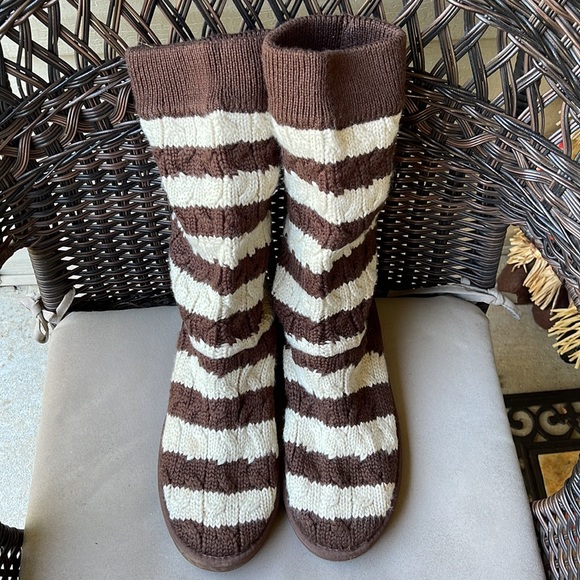 Ugg Knit Stripe Cable Brown and White 10 - Picture 4 of 15